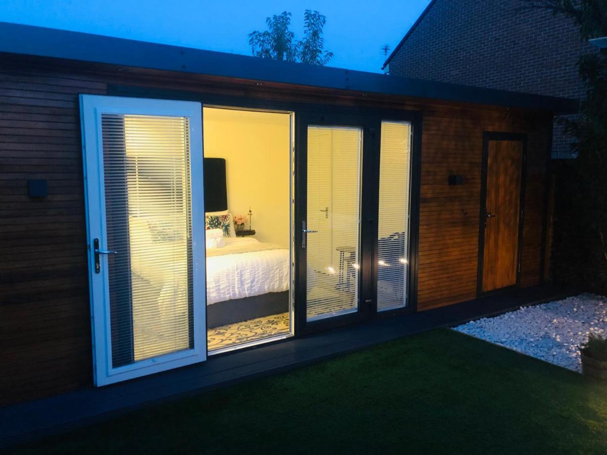 Meezee Pearl Double Bed Lodge With Free Parking Salford  Exterior foto