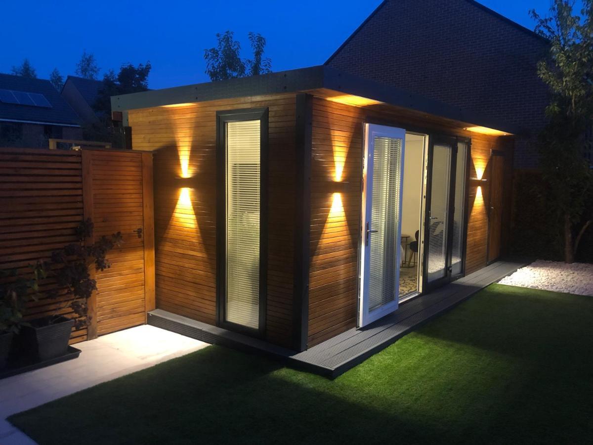 Meezee Pearl Double Bed Lodge With Free Parking Salford  Exterior foto