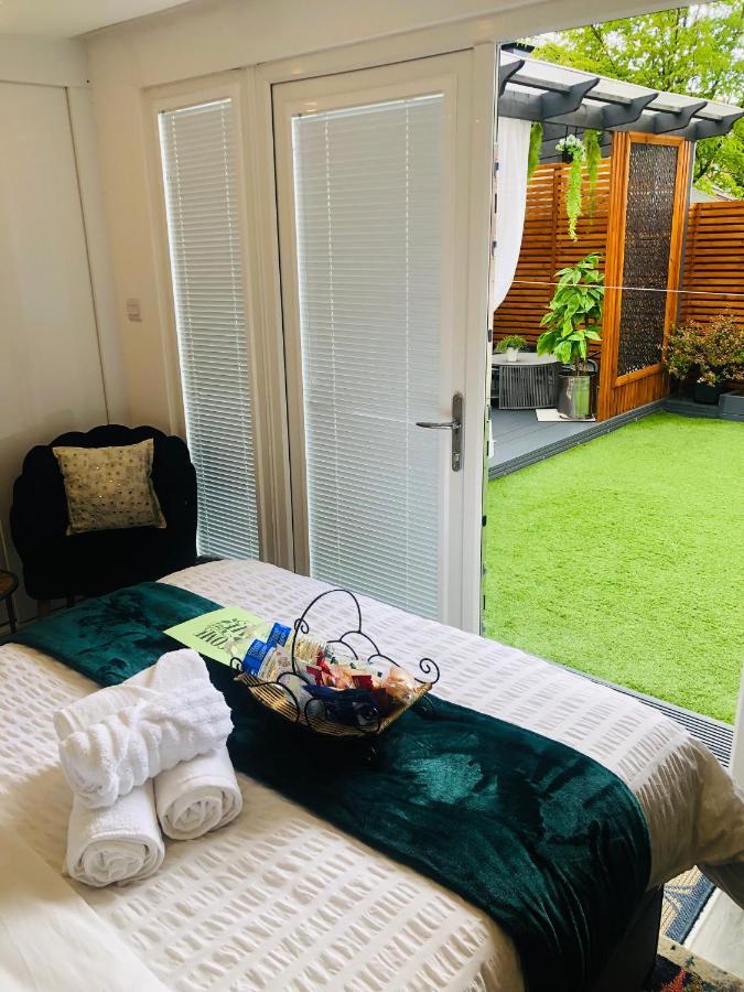 Meezee Pearl Double Bed Lodge With Free Parking Salford  Exterior foto