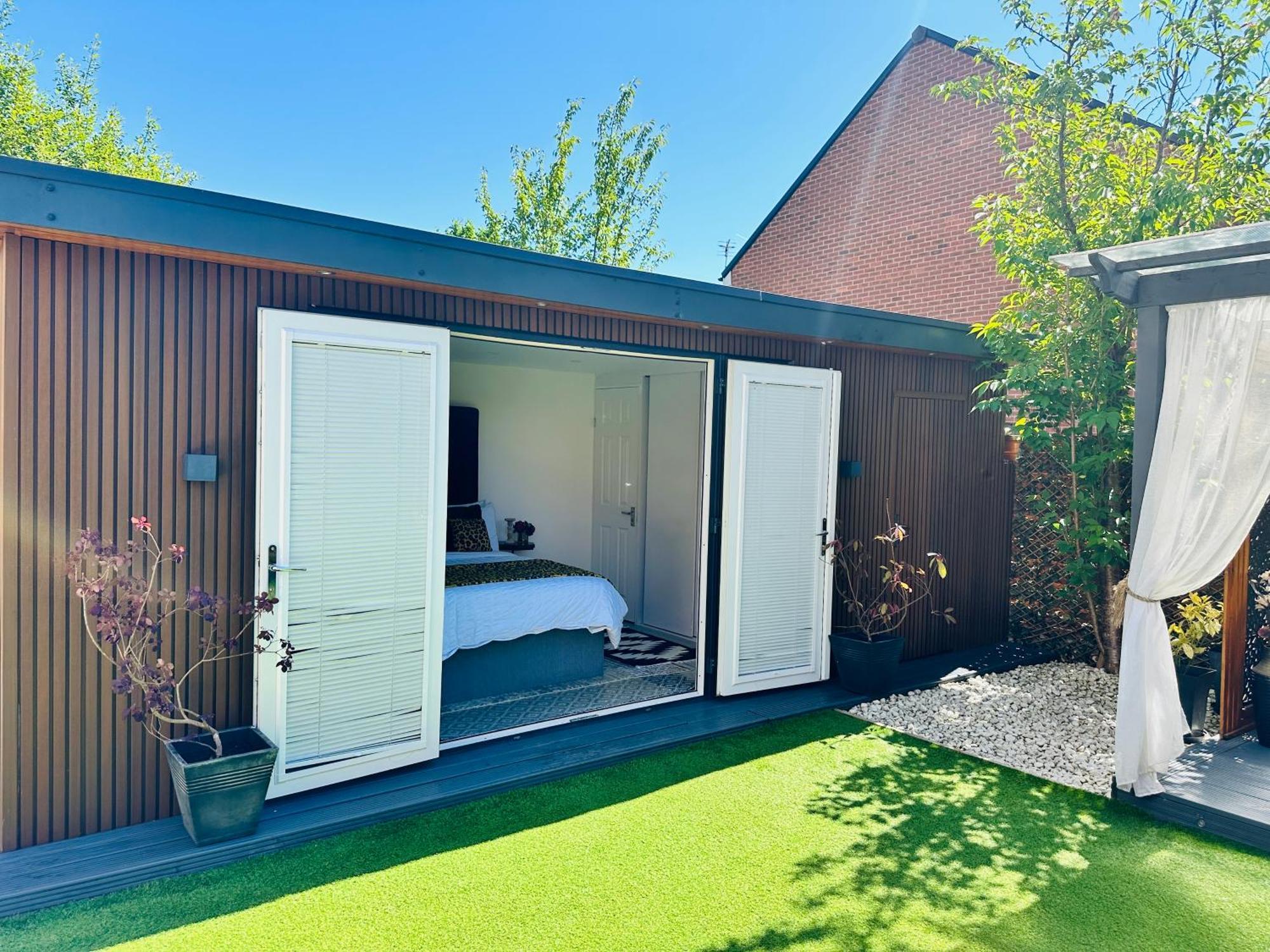 Meezee Pearl Double Bed Lodge With Free Parking Salford  Exterior foto